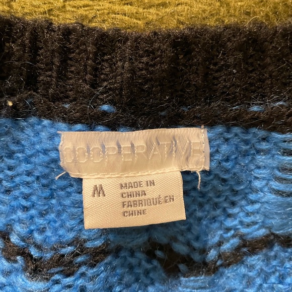 Beautifully Knit Hexagonal Patterned Multicolor Sweater - Picture 4 of 5